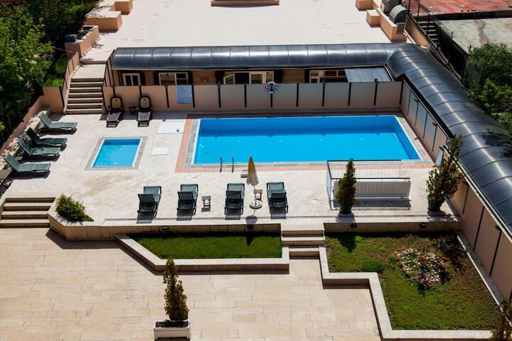 Pools & Facilities