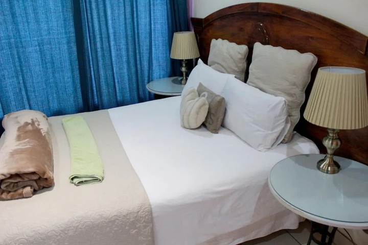 Room 4 of 12