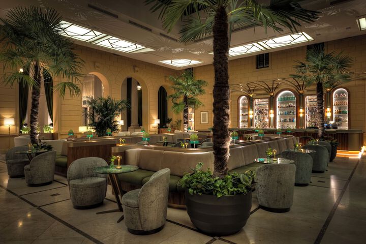 Lounge 85 of 93