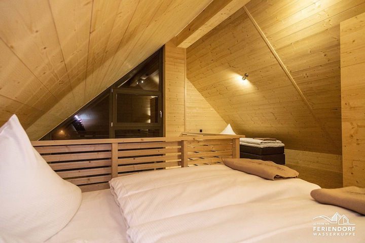 Room 4 of 16