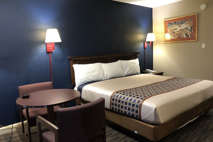 1 King Bed (6 of 11)