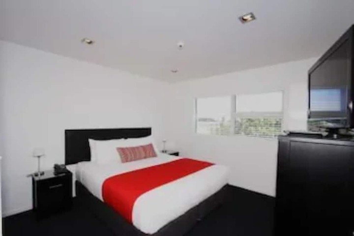 Room 13 of 34