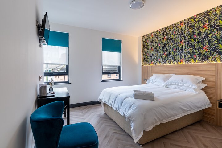 Room 4 of 13