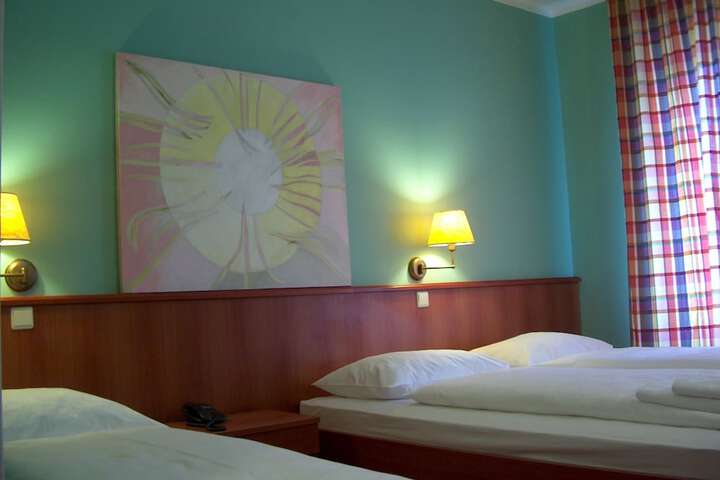 Room 5 of 33