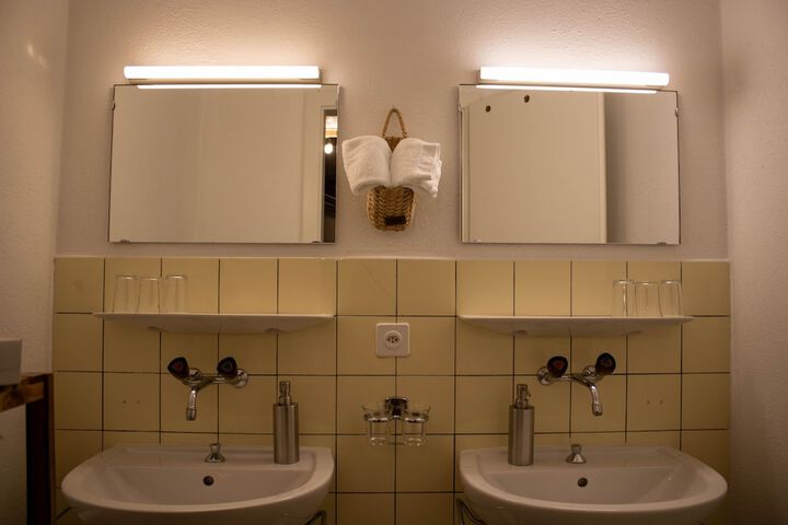 Room 28 of 62