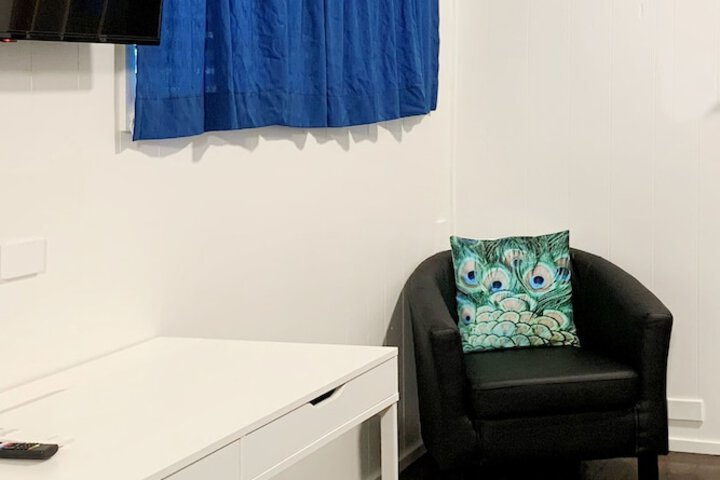 Room 18 of 104