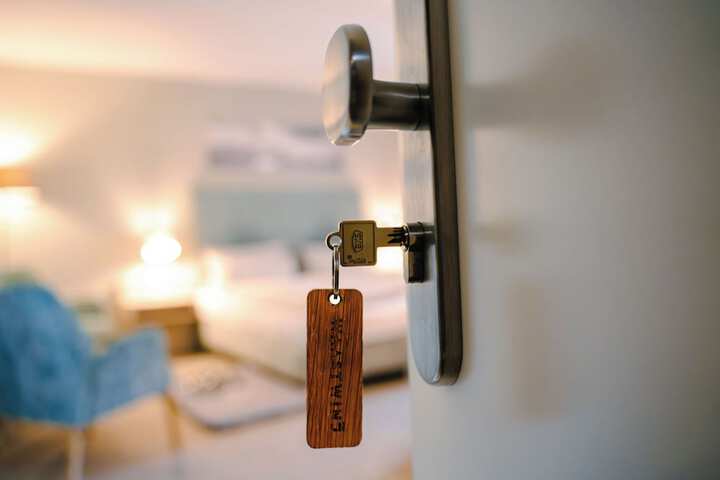 Room 9 of 33