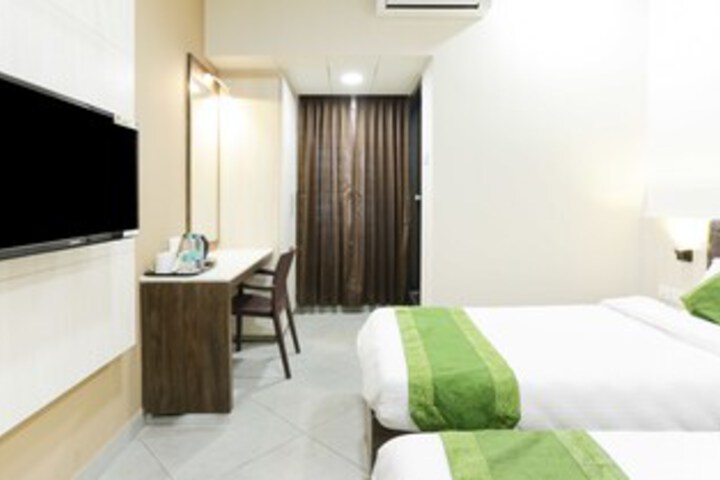 Room 28 of 49