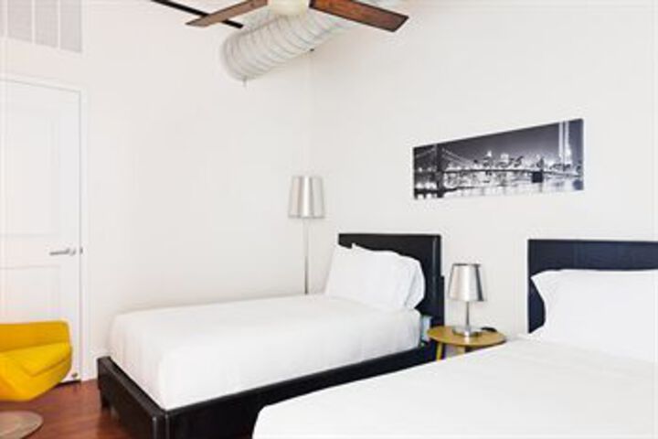 Room 9 of 39