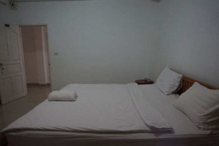 Room 11 of 22