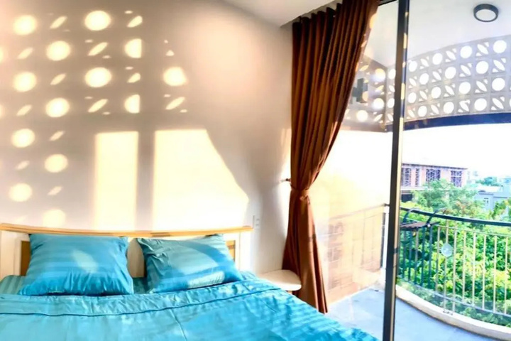 Room 2 of 11