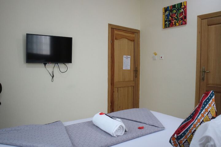 Room 6 of 25