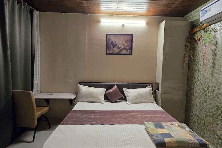 Room 5 of 19