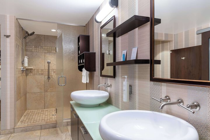 Bathroom shower