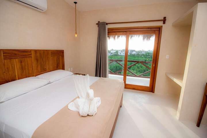 Room 4 of 10