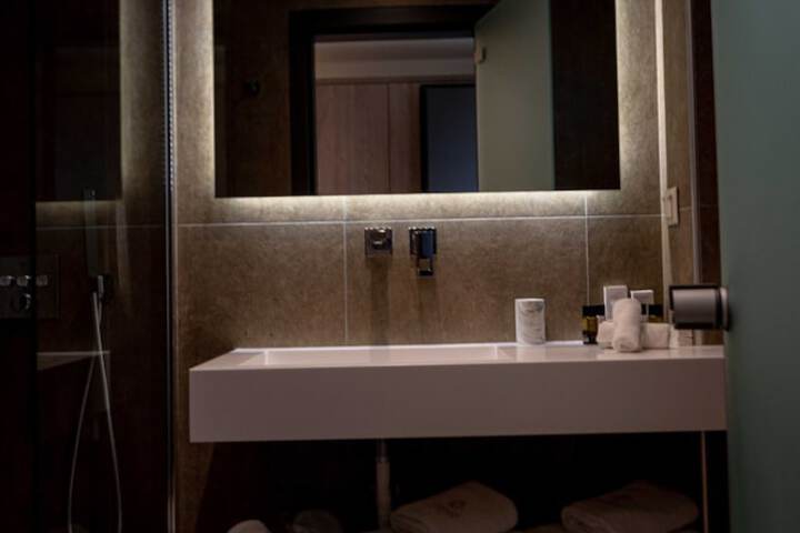 Room 24 of 38