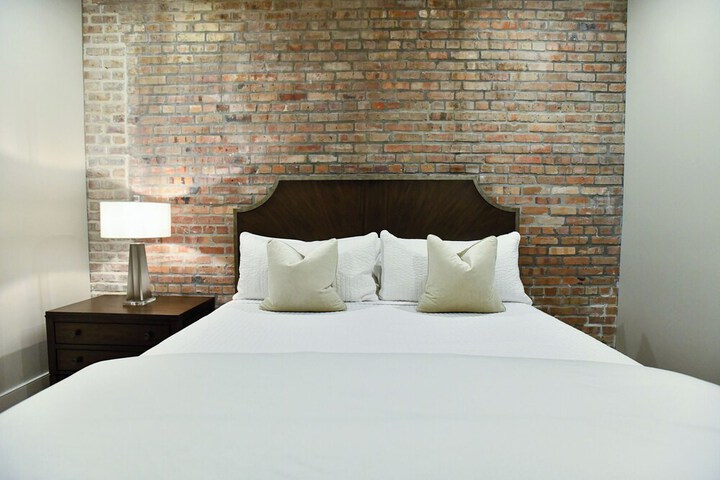 Room 49 of 371