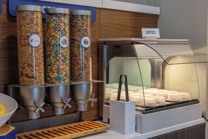 Breakfast/Coffee Service 91 of 123