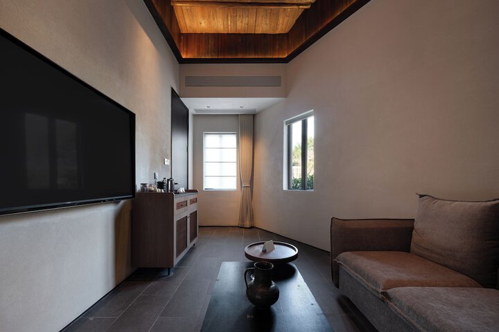 Room 27 of 100