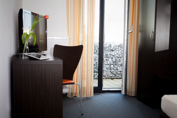 Room 22 of 38