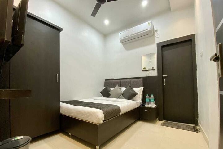 Room 12 of 22