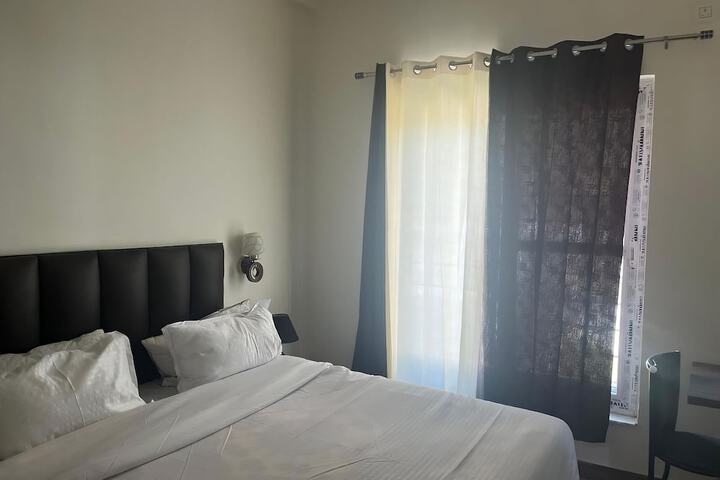 Room 8 of 9