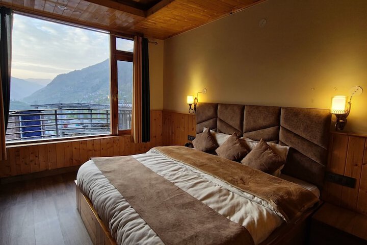 Room 11 of 27