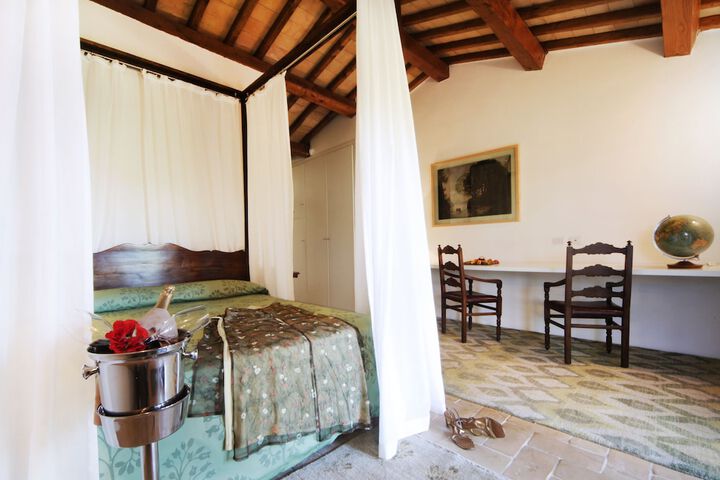 Room 15 of 137