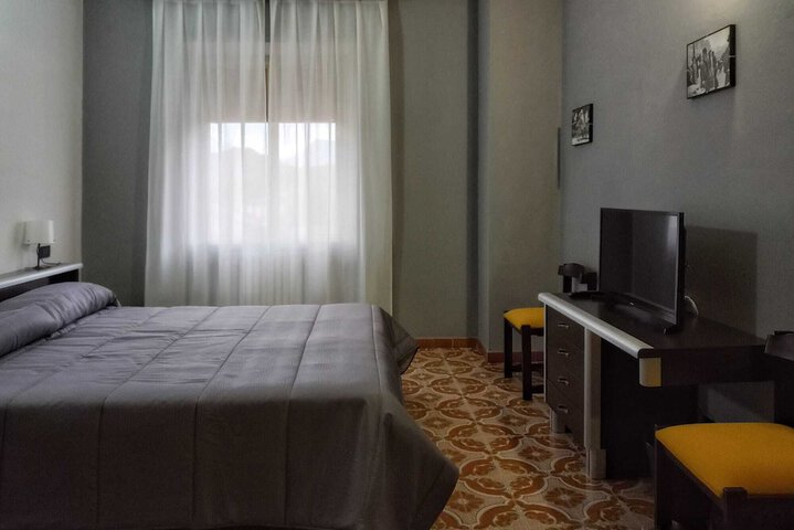 Room 6 of 18