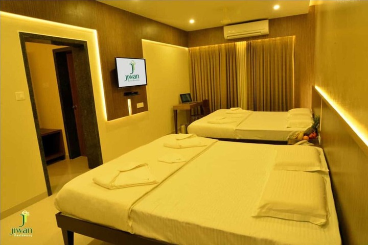 Room 12 of 32