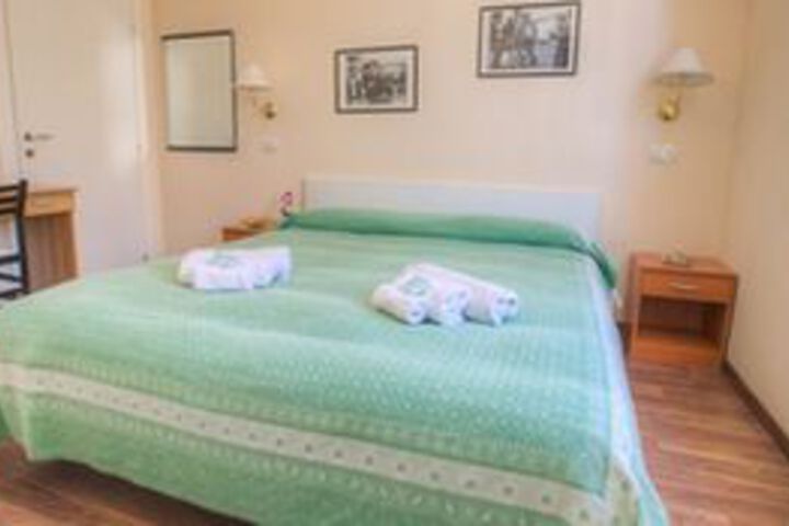 Room 8 of 20