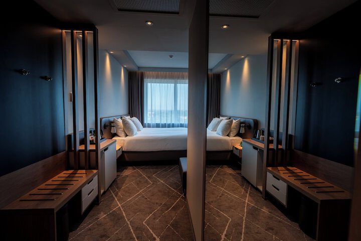 Room 30 of 104