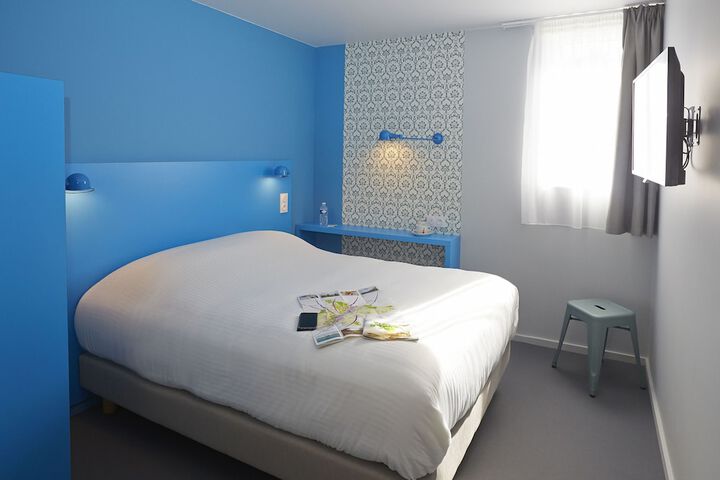 Room 7 of 32
