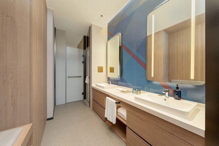 Room 11 of 46
