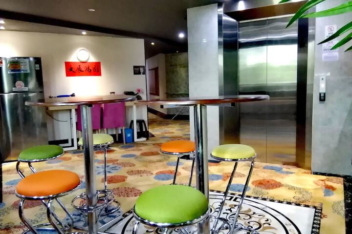 Hotel 2 of 63