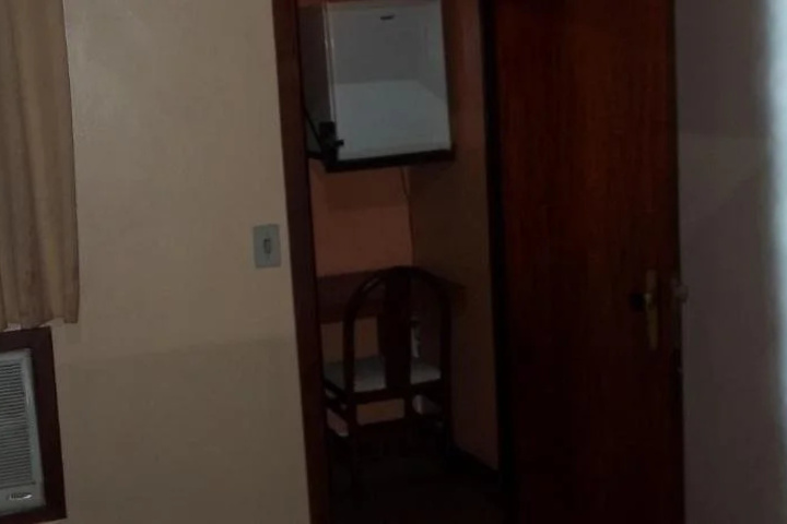 Room 5 of 10