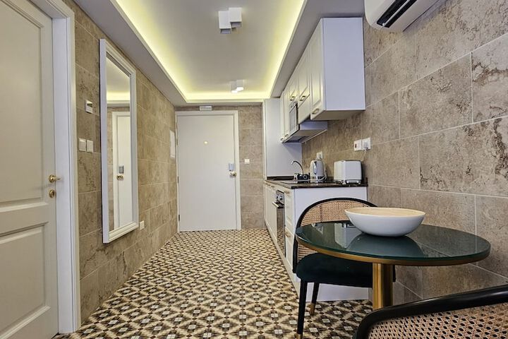 Room 9 of 19