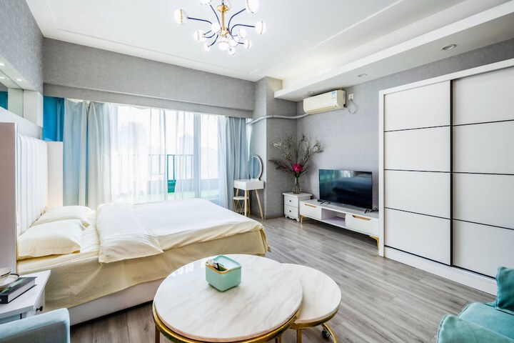 Room 10 of 65