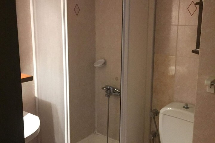 Room 16 of 35