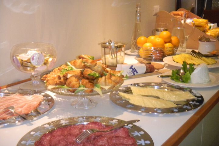 Dining 13 of 15