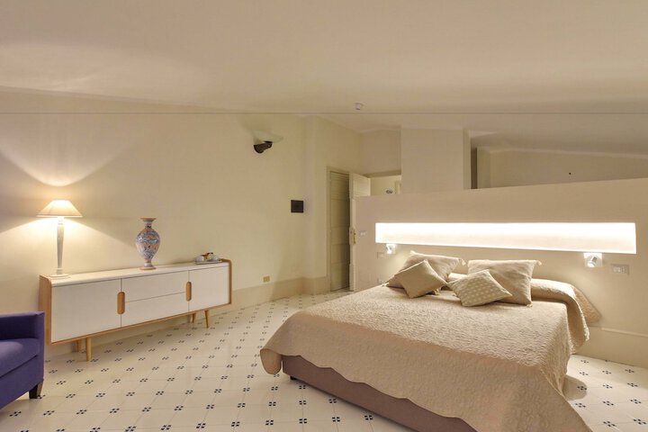 Room 5 of 64