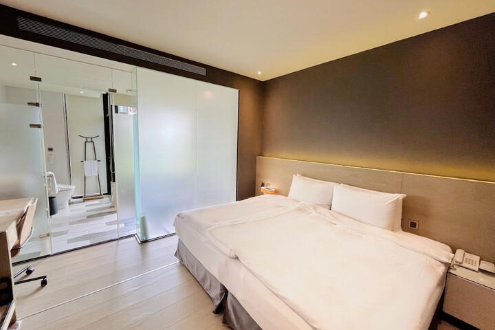 Room 8 of 38