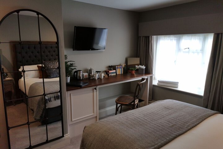Room 13 of 33