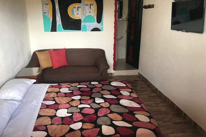 Room 3 of 60