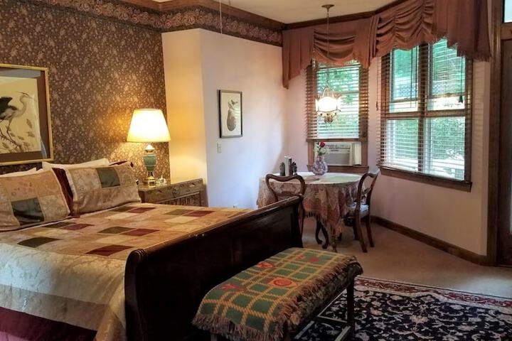 Room 19 of 107