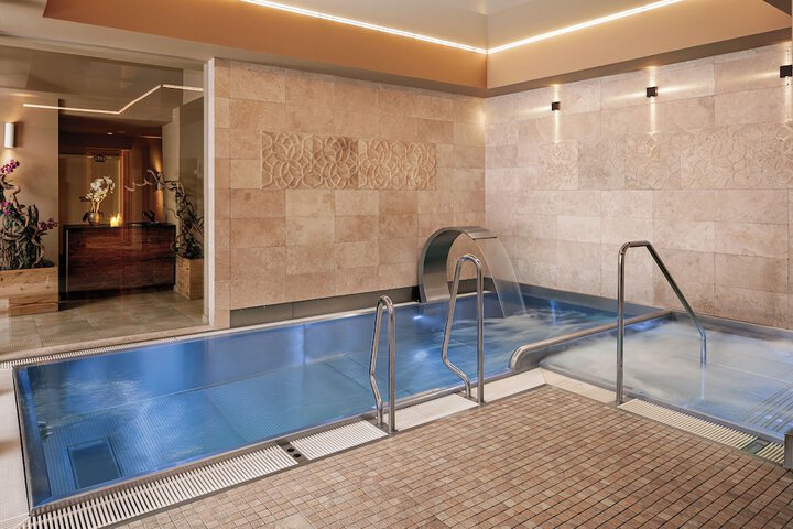 Hotel Pool