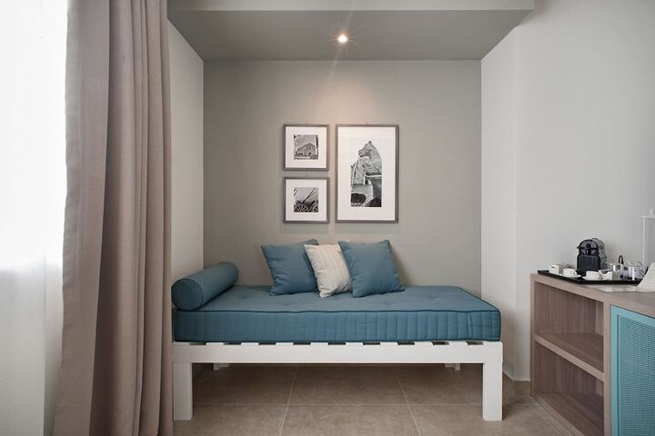 Room 8 of 74