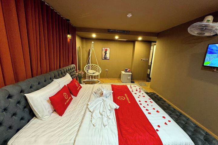 Room 11 of 36