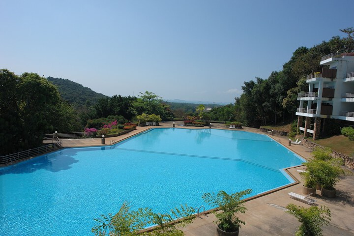 Hotel with Pool