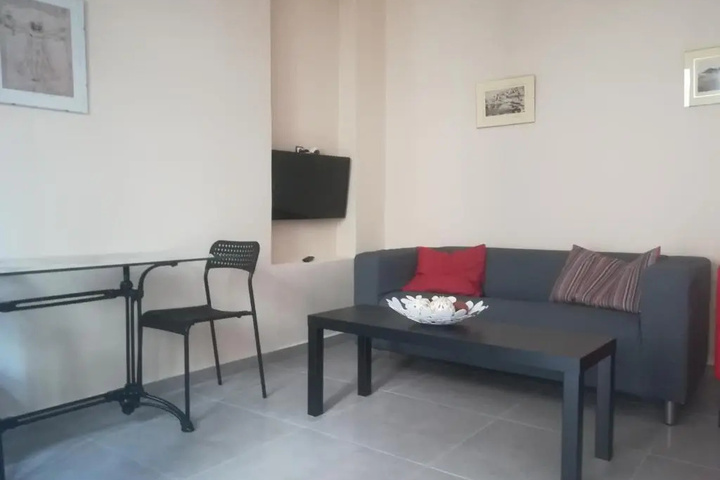 Room 6 of 9